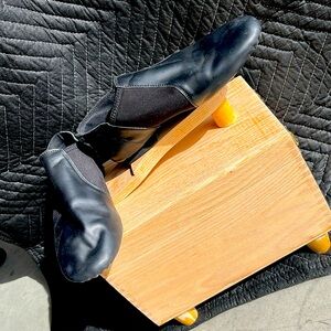 Capezio Women's E-Series Jazz Slip on Shoe